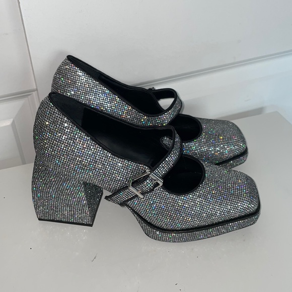 GB Gianni Bini Shiny Sparkle Silver Metallic Platform Heel Mary Jane Pumps NWT - Picture 2 of 10